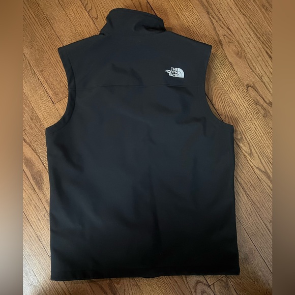 Men’s North Face Vest - Picture 2 of 4